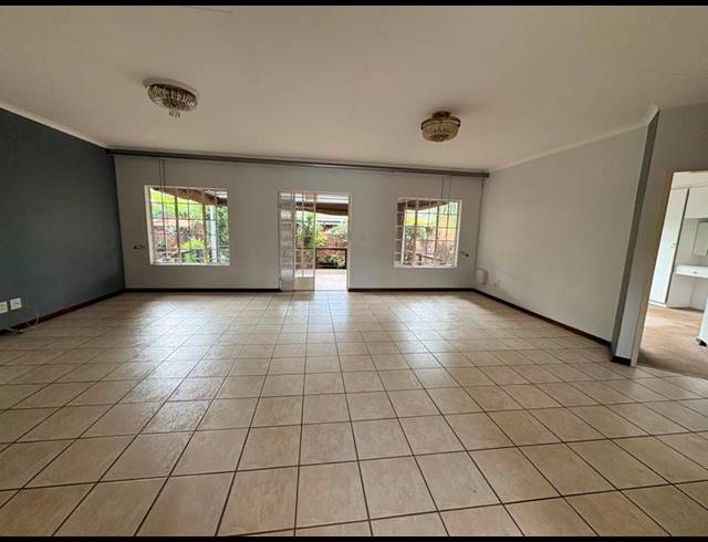 4 BEDROOM TOWNHOUSE FOR SALE IN HENNOPSPARK